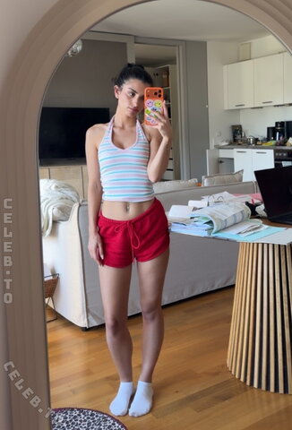 Sararslan nude photo 7