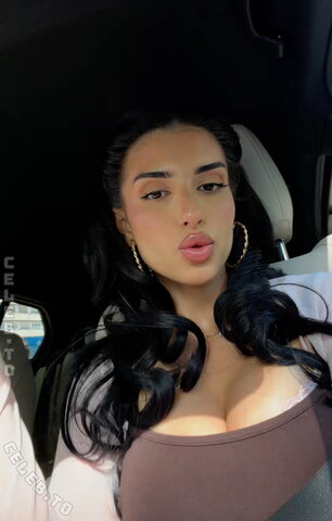 Sararslan nude photo 3