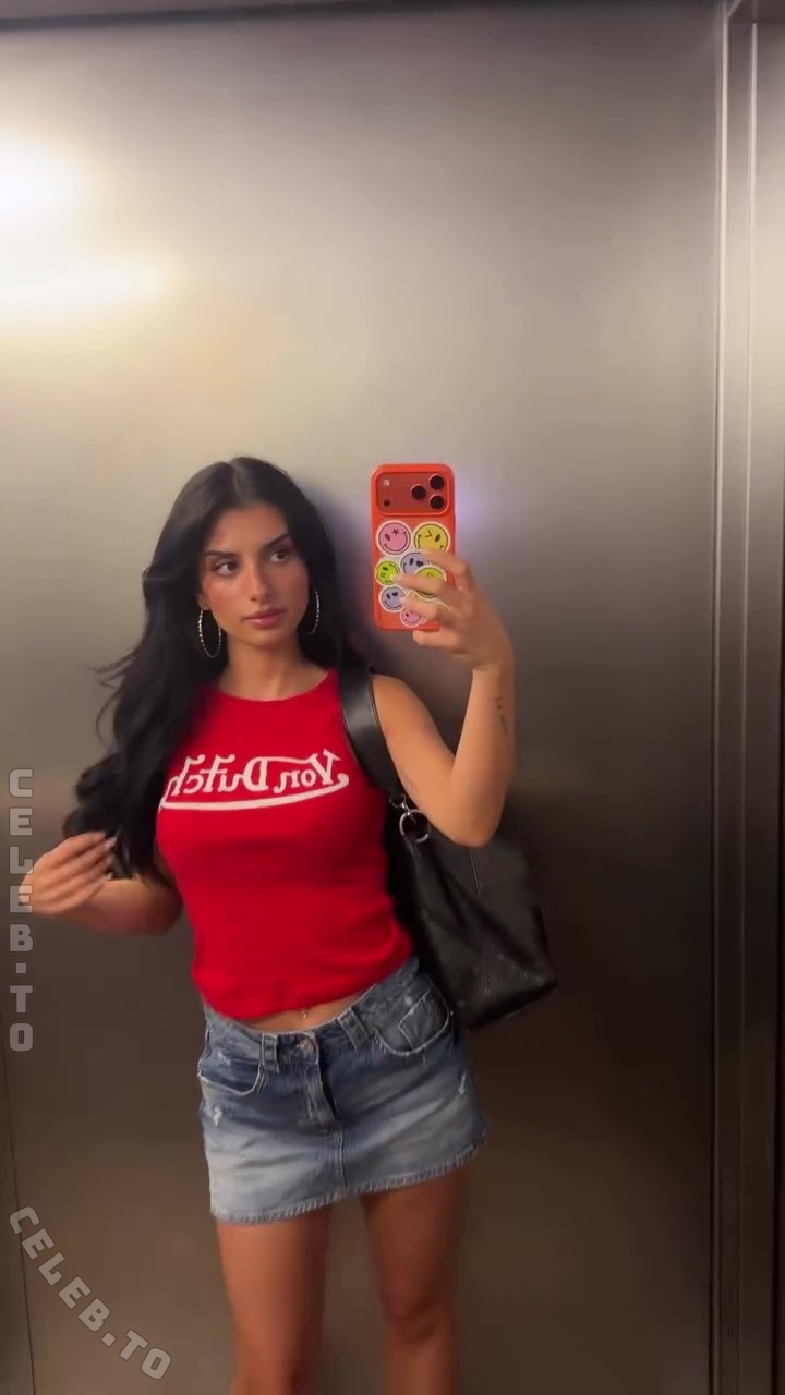 Sararslan nude photo 3