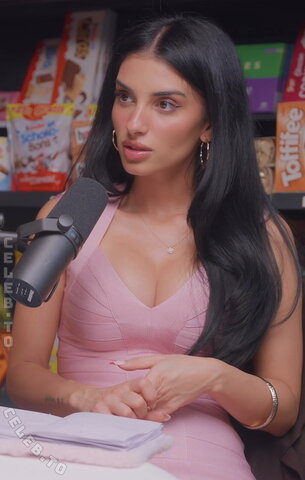 Sararslan nude photo 5