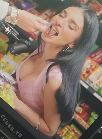 Sararslan nude photo 1