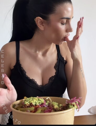 Sararslan nude photo 16
