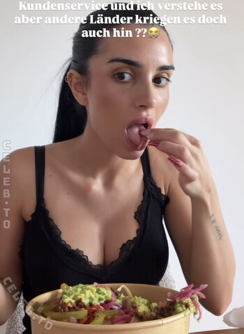 Sararslan nude photo 14