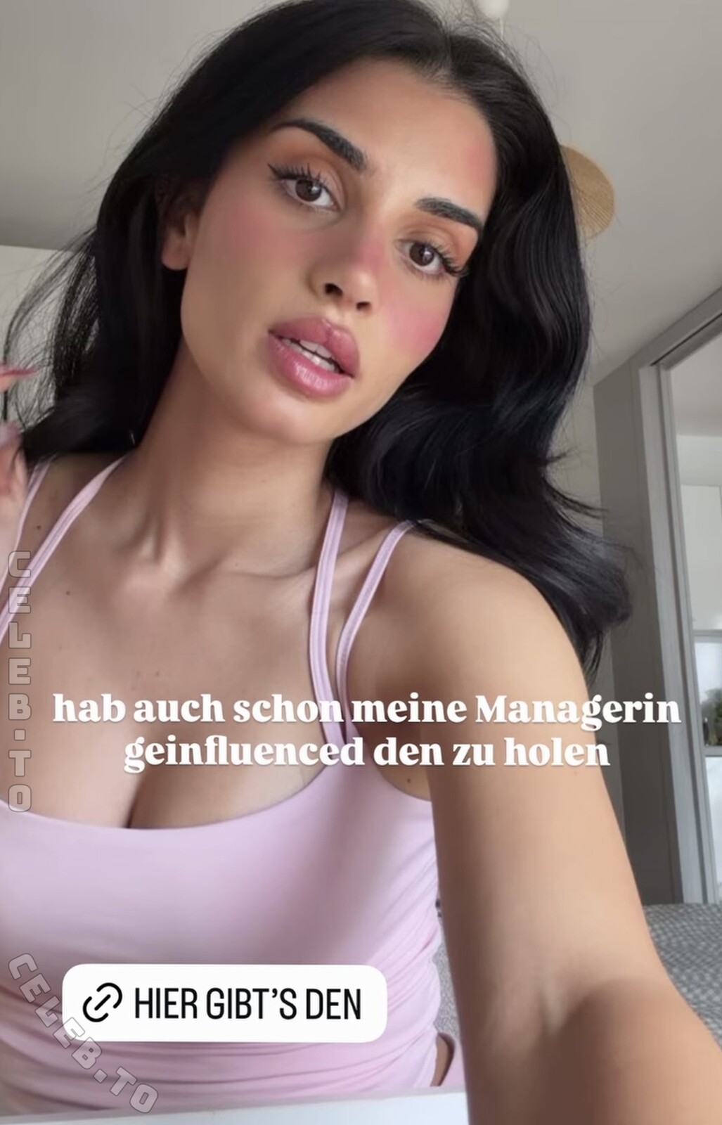 Sararslan nude photo 3