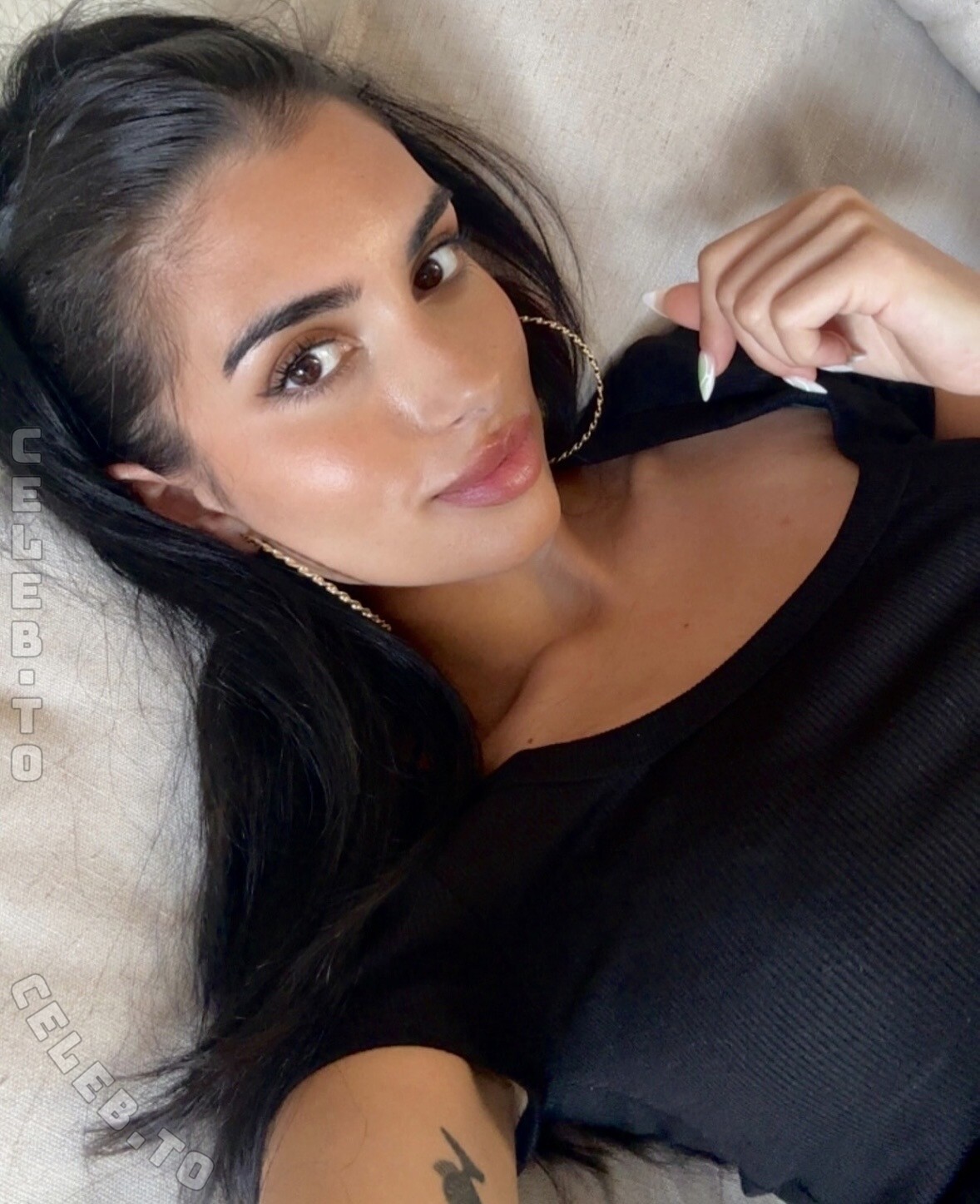 Sararslan nude photo 7