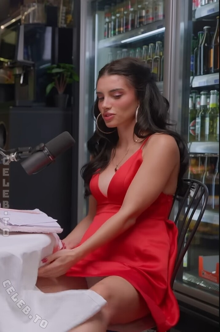 Sararslan nude photo 1