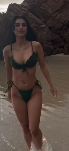 Sararslan nude photo 3