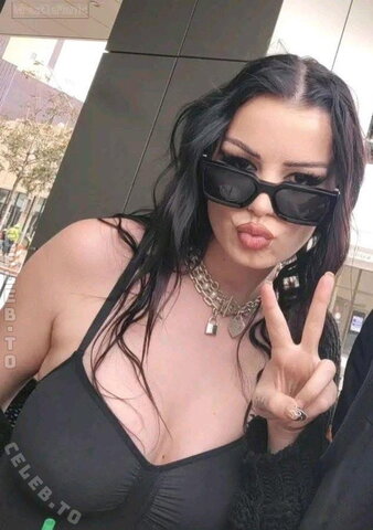 Saraya-Jade Bevis nude photo 1