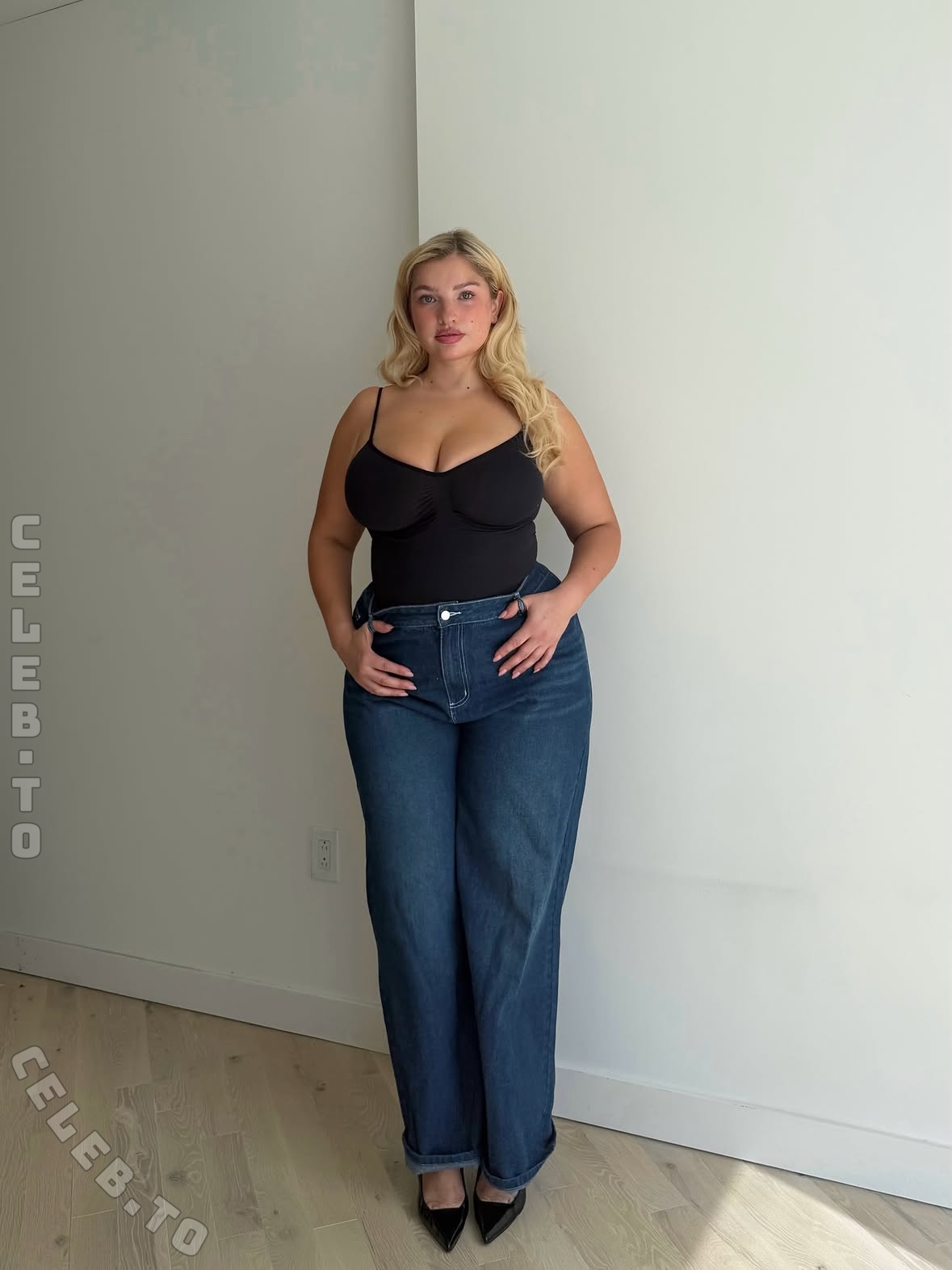 Sarina Nowak nude photo 3