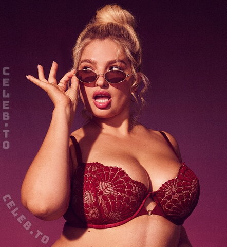 Sarina Nowak – Photoshooting for Adore Me😍