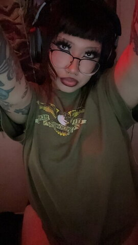 Sarynthia nude photo 1