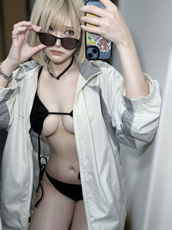 sasakure nude photo 3