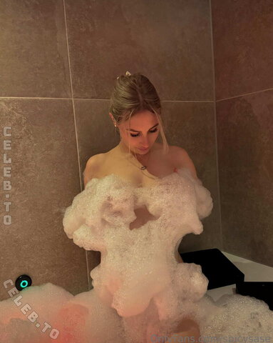 Sasette nude photo 25