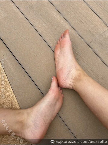 Sasette – Your feet really look good 🫢