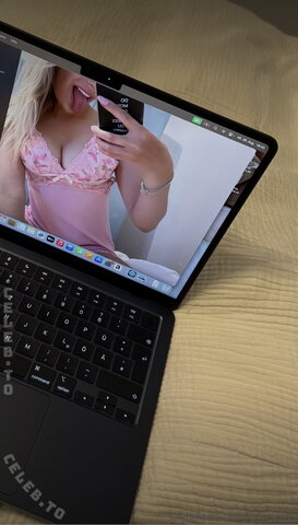 Sasette nude photo 9