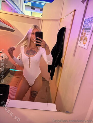 sassy100218 nude photo 4