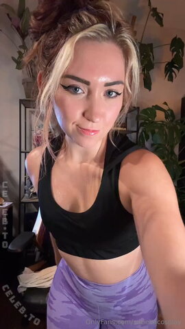 Satiella nude photo 6