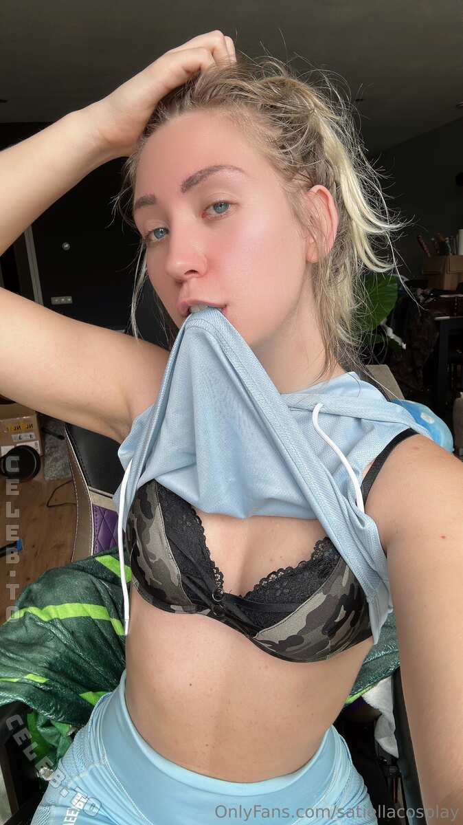 Satiella nude photo 11