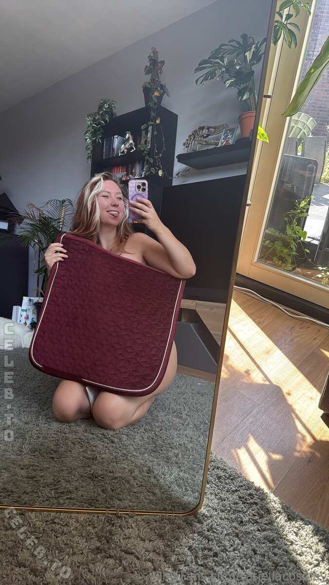 Satiella nude photo 7