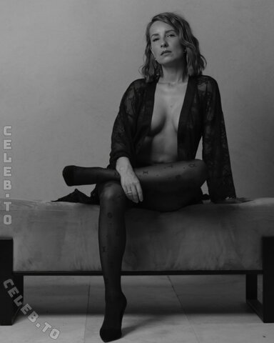 Saturdaywife nude photo 13