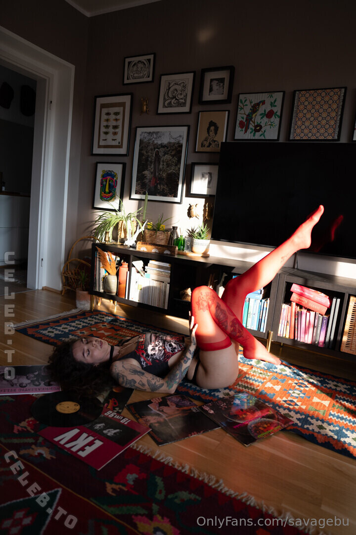 Savagebu nude photo 6