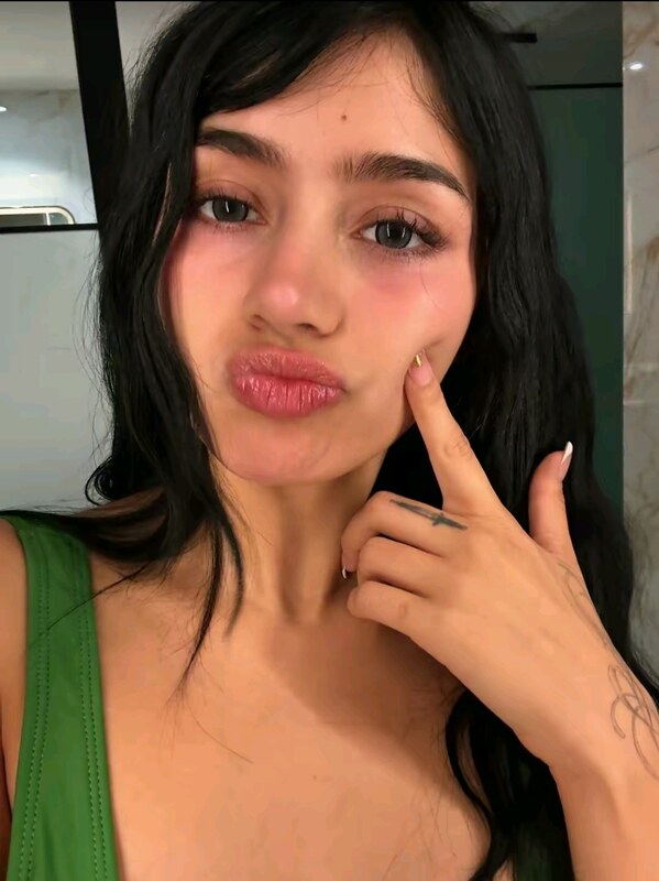 Savannahhsplitt nude photo 1