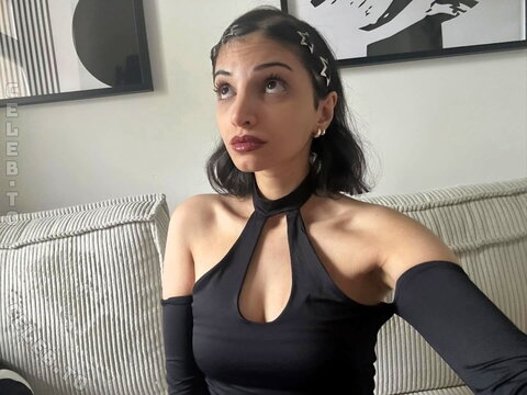 Sawana nude photo 3