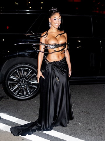 Saweetie photo 2