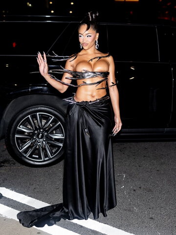 Saweetie photo 3