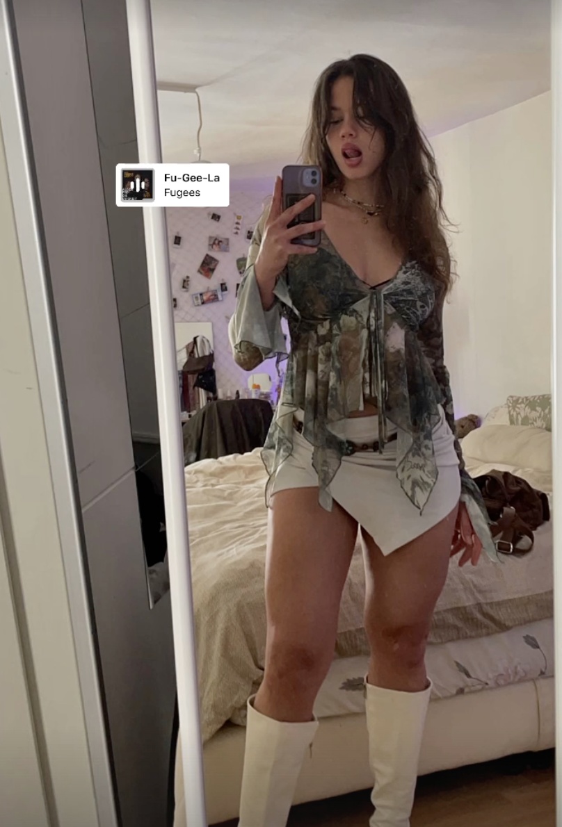Sazilpips nude photo 2