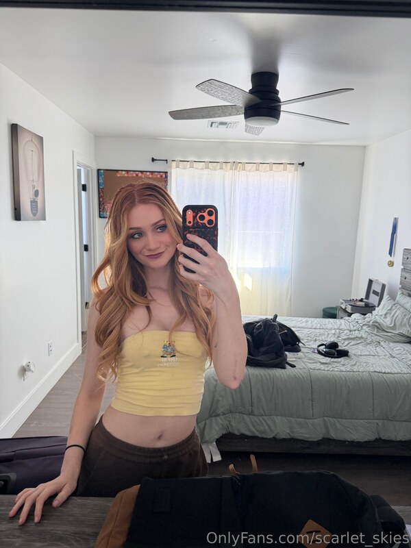 Scarlet Skies nude photo 2
