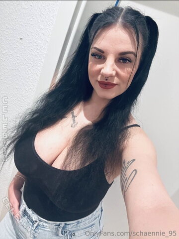 Schaennie_95 nude photo 24