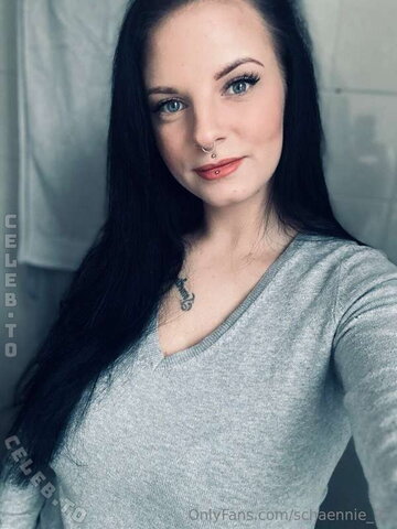 Schaennie_95 nude photo 22