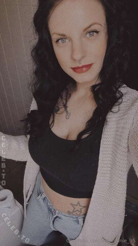 Schaennie_95 nude photo 18