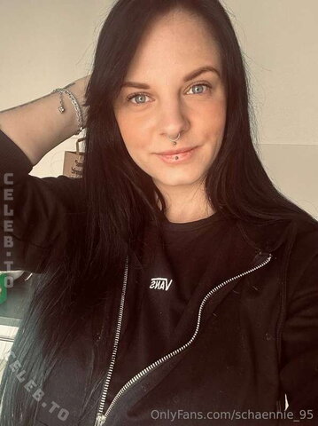 Schaennie_95 nude photo 17