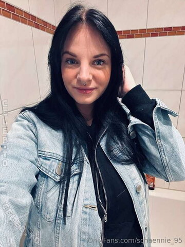 Schaennie_95 nude photo 16