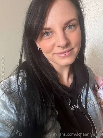 Schaennie_95 nude photo 3