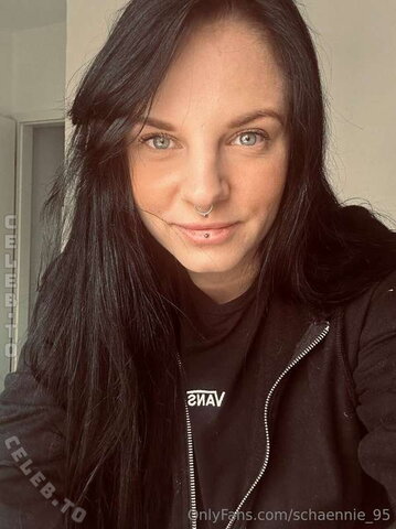 Schaennie_95 nude photo 12