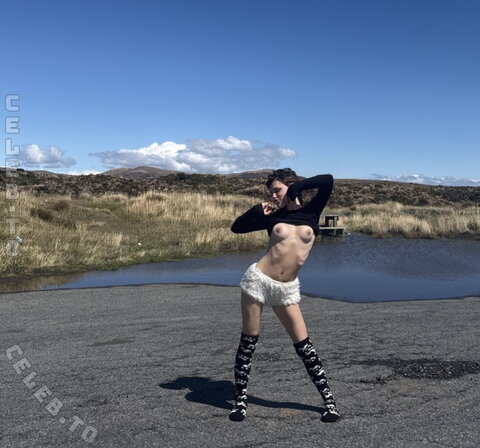 schizobimb0 nude photo 1