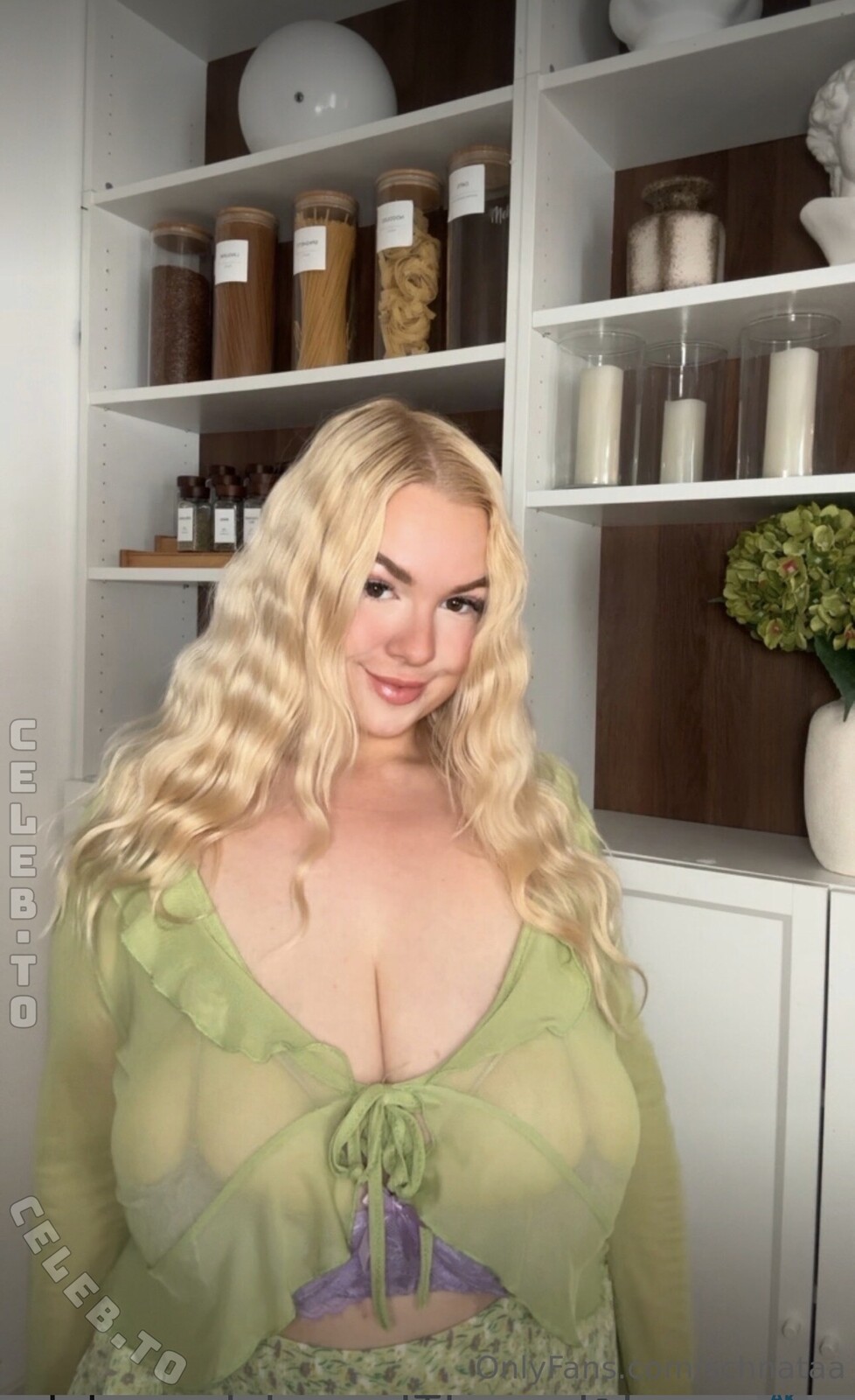 Schnataa nude photo 1