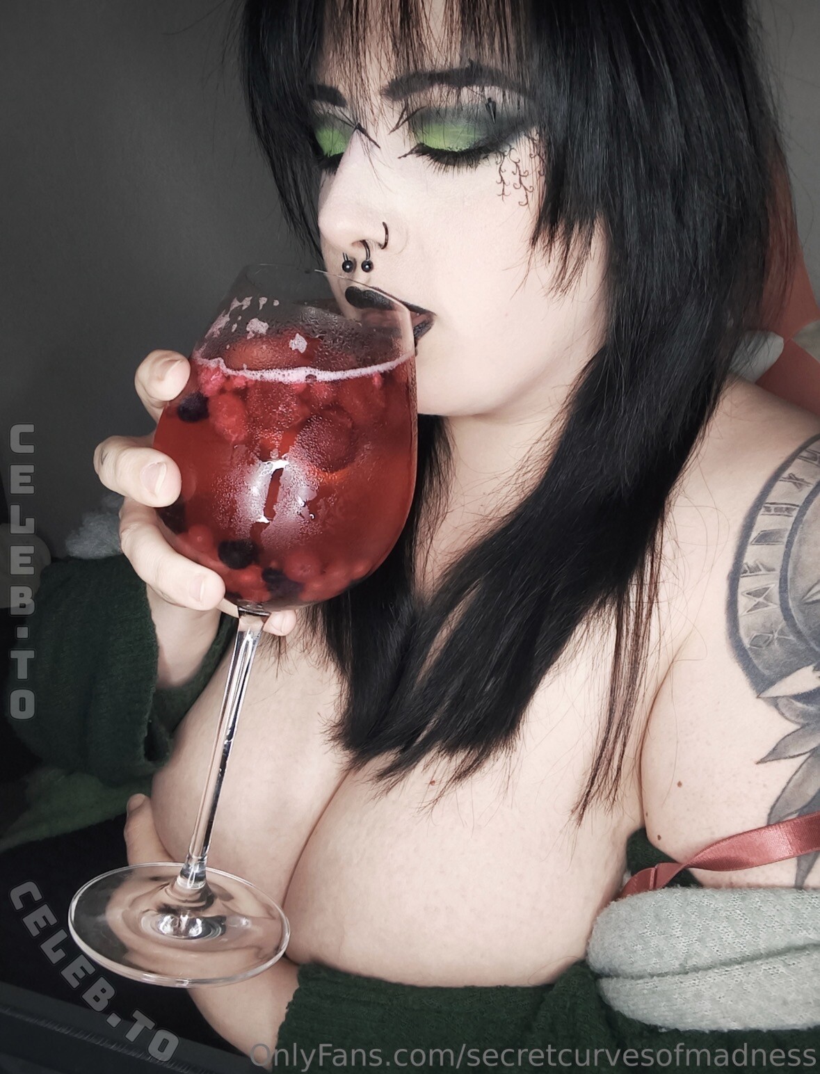 Secretcurvesofmadness nude photo 11