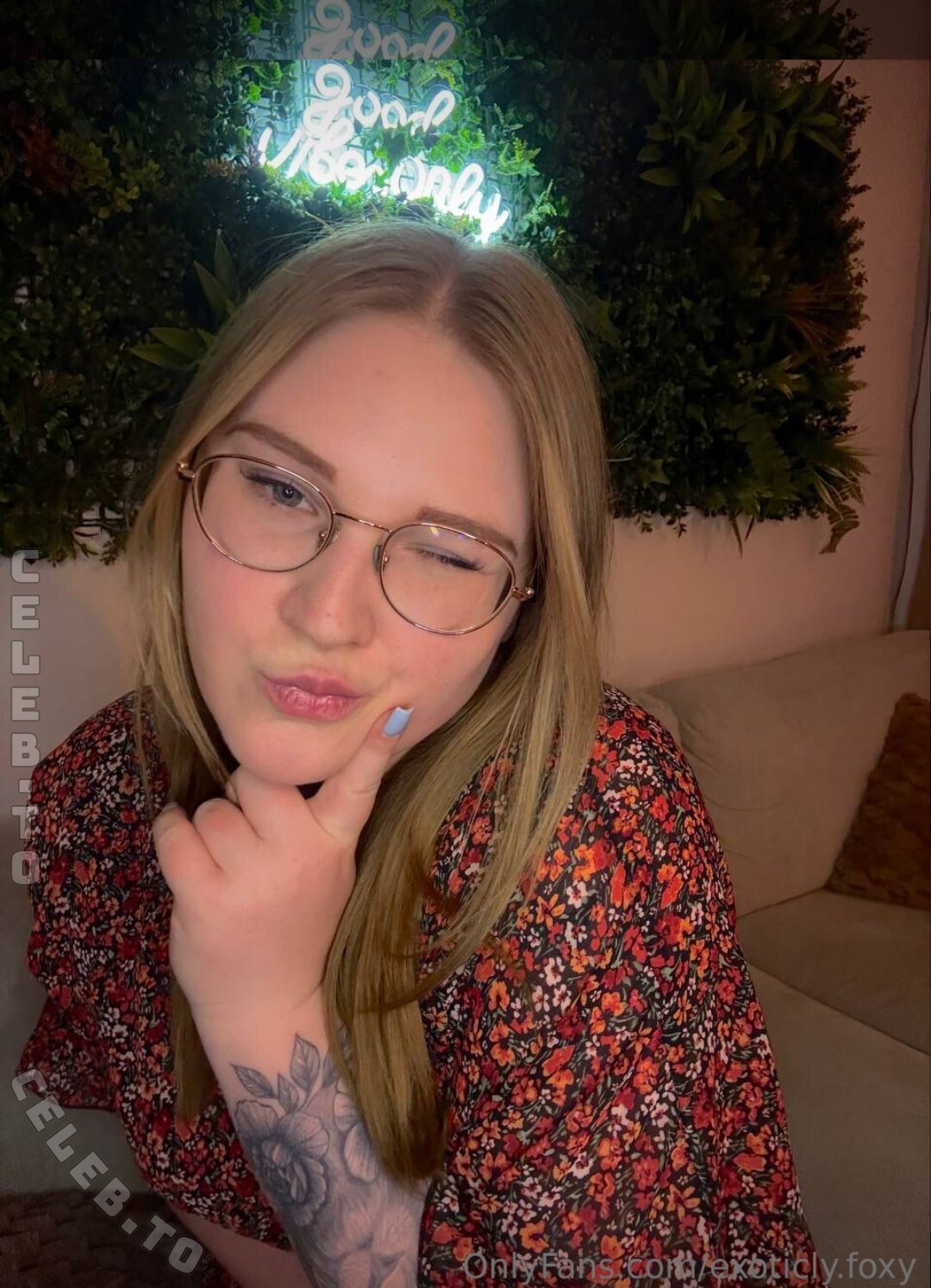 Secret.maya.spielt nude photo 2