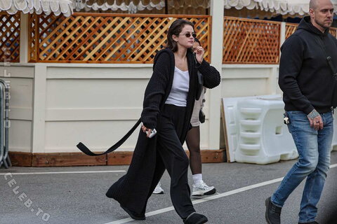 Selena Gomez nude photo 1