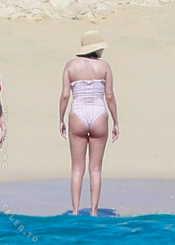 Selena Gomez nude photo 12