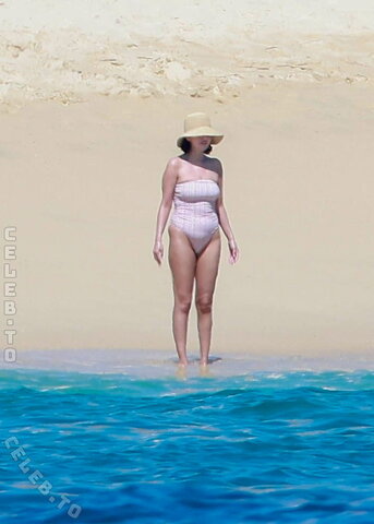 Selena Gomez nude photo 10