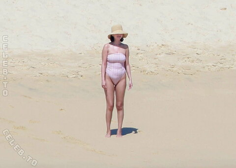 Selena Gomez nude photo 8