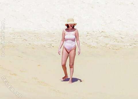 Selena Gomez nude photo 6