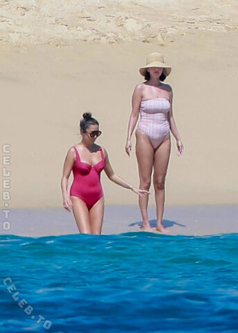 Selena Gomez nude photo 5