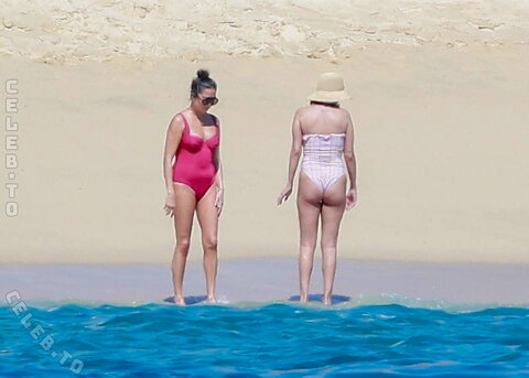 Selena Gomez nude photo 2