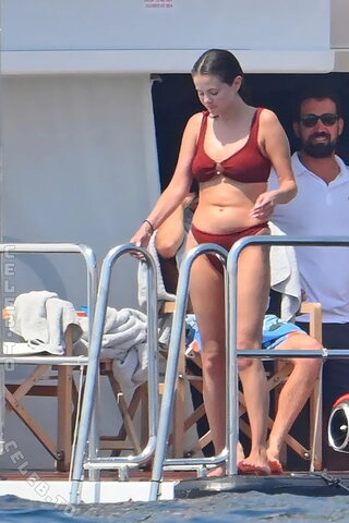 Selena Gomez nude photo 8